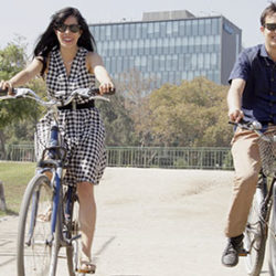 Loretto Bernal y Andrés Feddersen:  una pareja de youtubers que ama los paseos en bicicleta